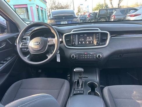 Used 2020 Kia Sorento LX image 12