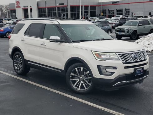 Used 2016 Ford Explorer Platinum image 2