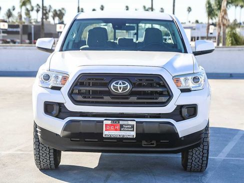 Certified 2018 Toyota Tacoma SR image 3