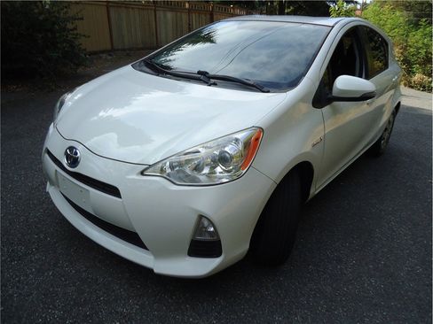 Used 2014 Toyota Prius C Two image 1