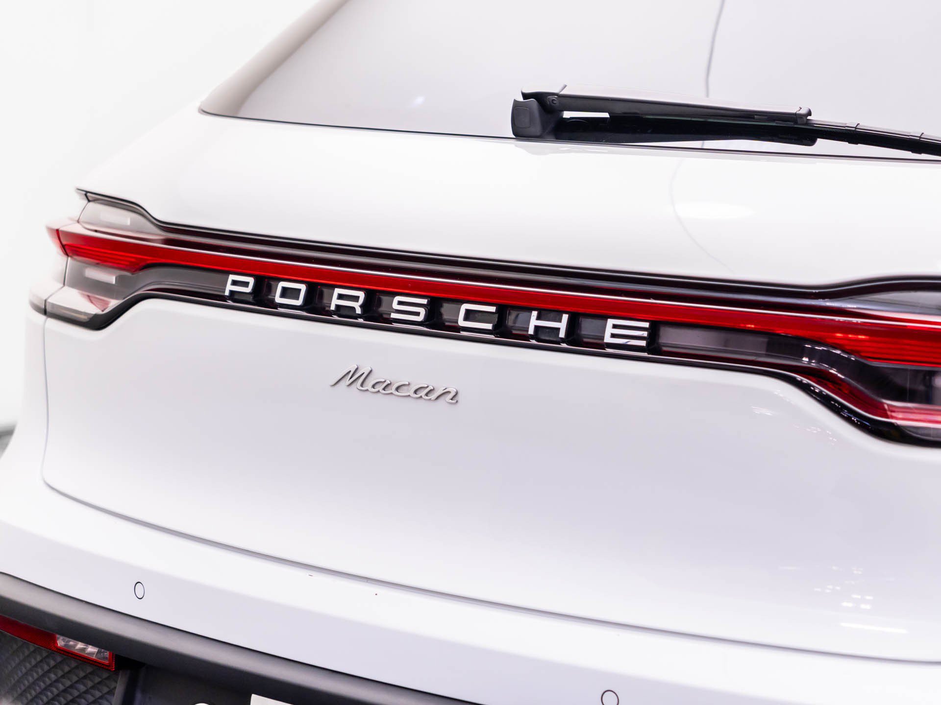 Certified 2023 Porsche Macan AWD/4WD image 30
