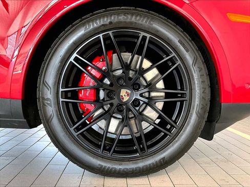 Used 2026 Porsche Cayenne S image 14