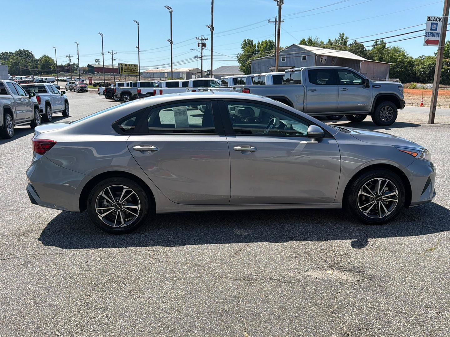 Used 2023 Kia Forte LXS FWD image 4