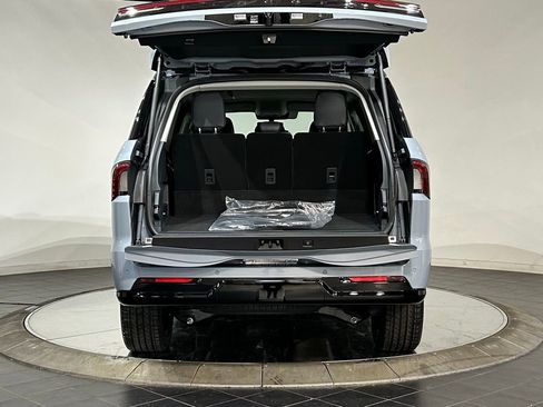 New 2026 Lincoln Navigator Premiere AWD/4WD image 33