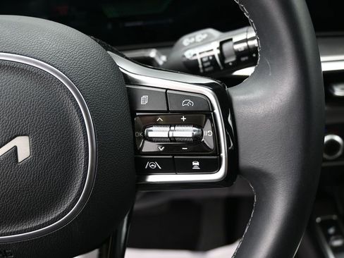 Used 2025 Kia Sorento S image 18