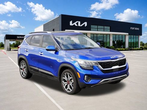 Certified 2022 Kia Seltos SX w/ Sunroof Package AWD/4WD image 3