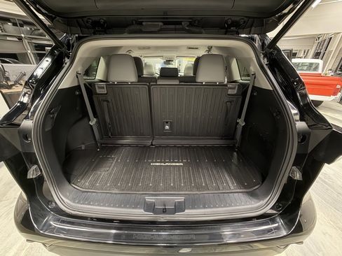Used 2022 Toyota Highlander XLE image 52
