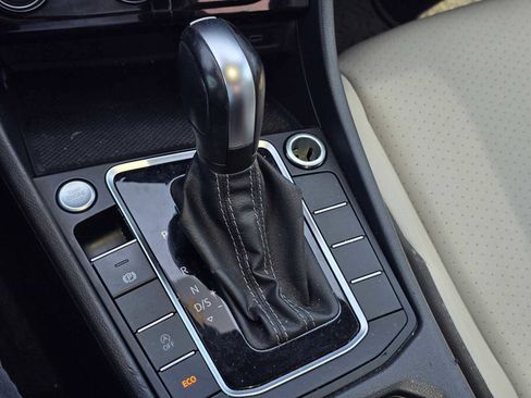 Used 2020 Volkswagen Jetta R-Line FWD image 25