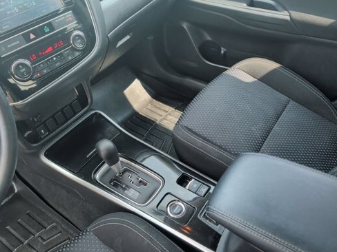 Used 2019 Mitsubishi Outlander ES AWD/4WD image 27