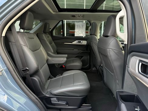 Used 2025 Ford Explorer Active w/ Active Comfort Package image 21