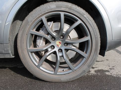 Used 2022 Porsche Cayenne image 28