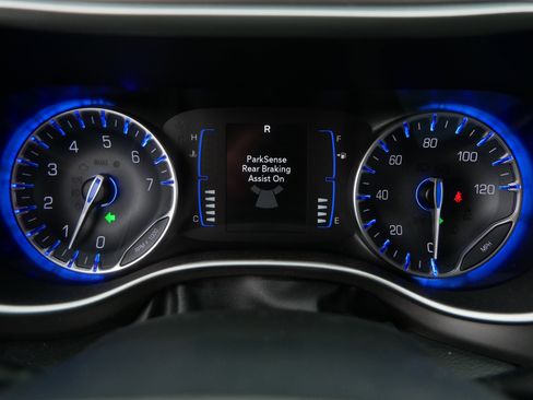 Used 2020 Chrysler Pacifica Touring-L FWD image 35