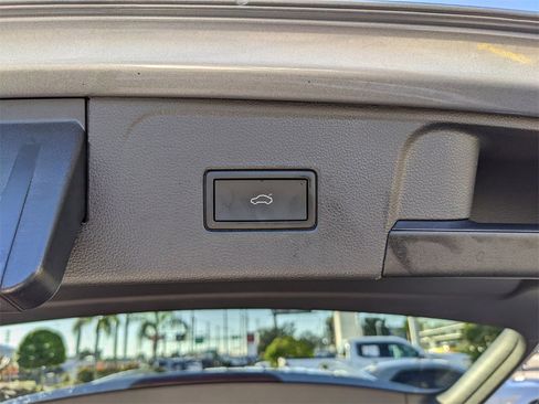 Certified 2023 Volkswagen Atlas SE image 15