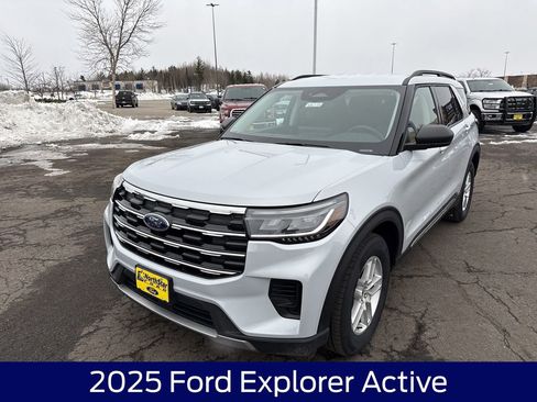 Used 2025 Ford Explorer Active image 3