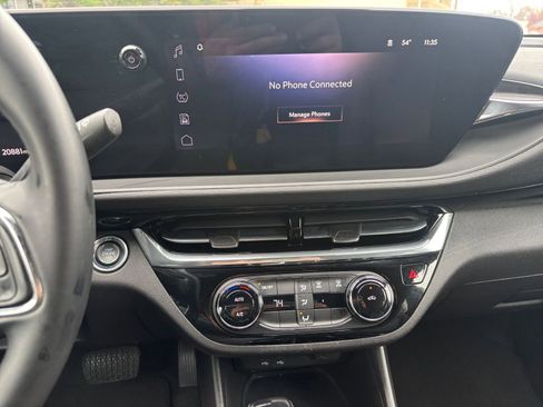 Used 2025 Buick Envista Sport Touring image 18