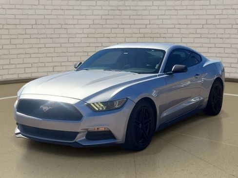 Used 2016 Ford Mustang Coupe RWD image 1