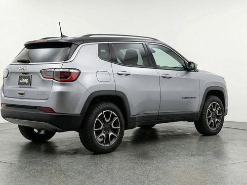 Used 2025 Jeep Compass Trailhawk AWD/4WD image 9
