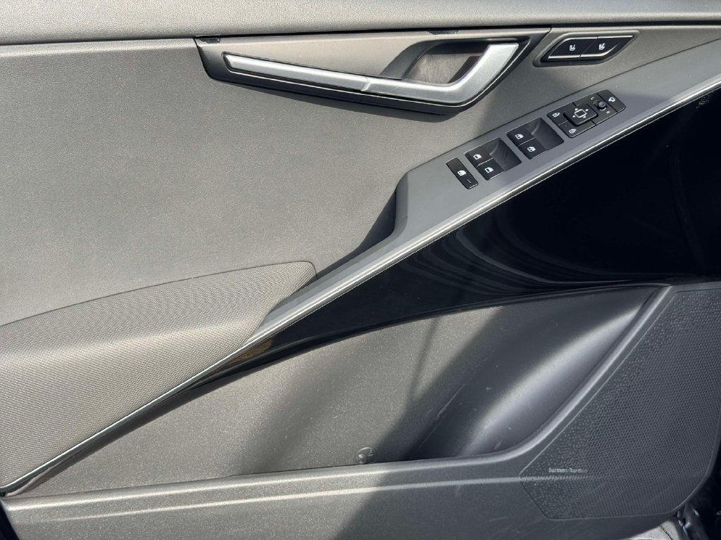 Certified 2025 Kia Niro Wave w/ Wave Preserve Package FWD image 17