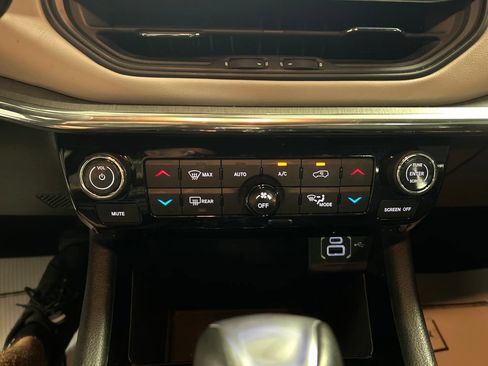 Used 2023 Jeep Compass Limited AWD/4WD image 19