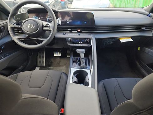 New 2025 Hyundai Elantra SEL image 9