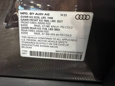 Used 2024 Audi Q8 e-tron Premium Plus w/ Premium Plus Package AWD/4WD image 32