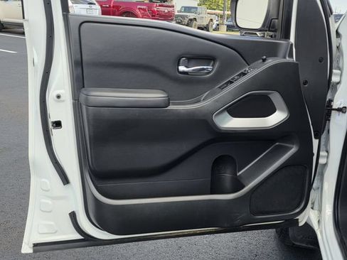 Used 2023 Nissan Frontier SV w/ Technology Package RWD image 15