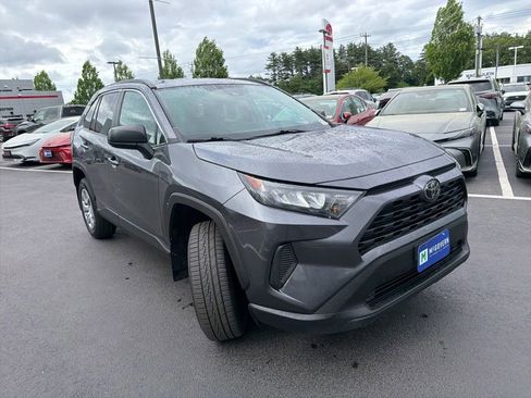 Used 2021 Toyota RAV4 LE AWD/4WD image 3