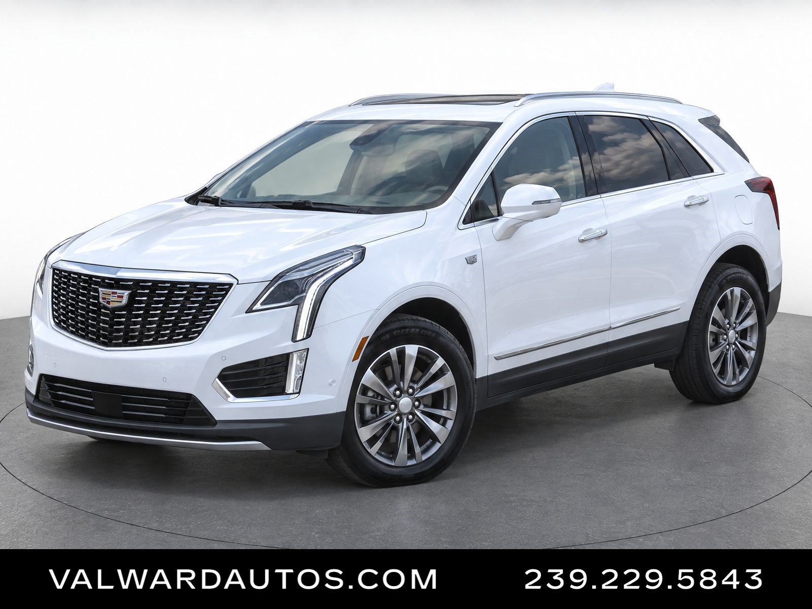 Used 2024 Cadillac XT5 Premium Luxury w/ Technology Package FWD image 1