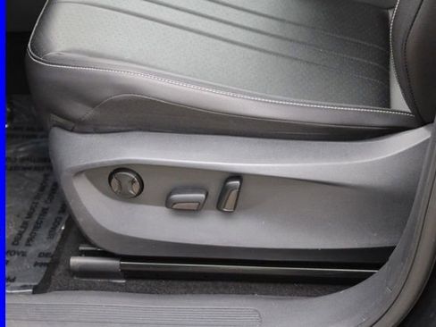 Certified 2023 Volkswagen Tiguan SE image 14