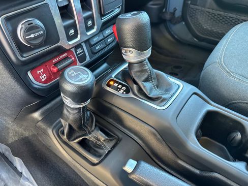 Certified 2024 Jeep Wrangler Willys image 21