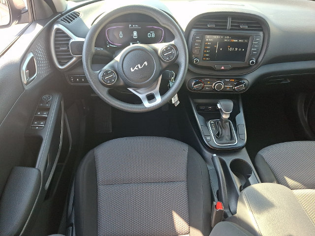 Used 2025 Kia Soul LX w/ LX Technology Package FWD image 11