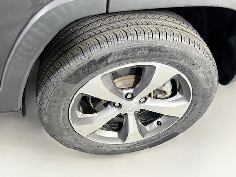 Used 2022 Jeep Cherokee Limited image 30