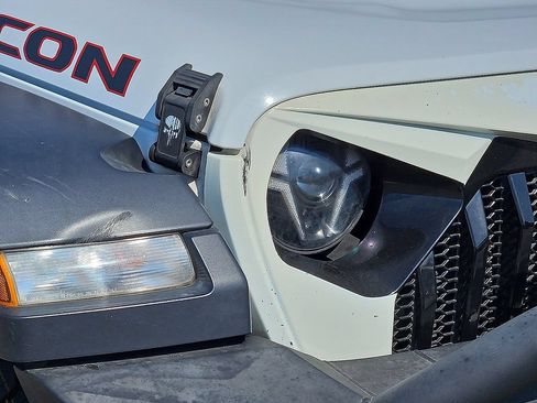 Used 2021 Jeep Gladiator Rubicon w/ Safety Group AWD/4WD image 8