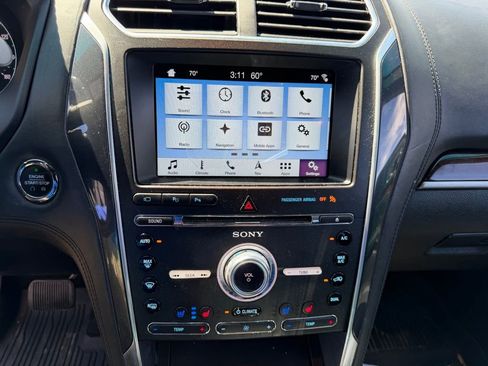 Used 2017 Ford Explorer Platinum image 29