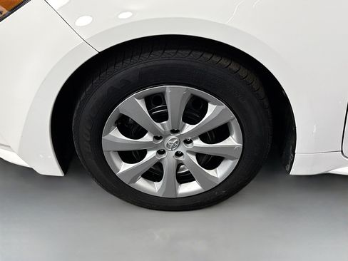 Used 2025 Toyota Corolla LE FWD image 37