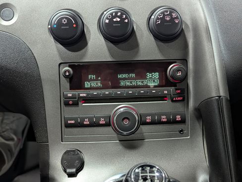 Used 2008 Pontiac Solstice Convertible w/ Premium Package image 14