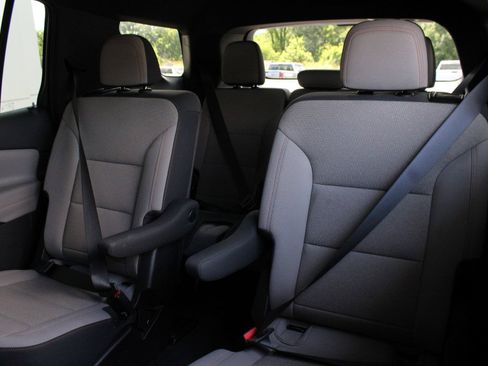 Used 2026 Chevrolet Traverse LT w/ Driver Confidence Package FWD image 16