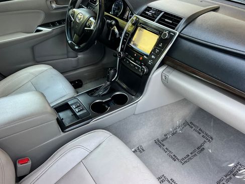 Used 2015 Toyota Camry XLE w/ Advanced Technology Package FWD image 16