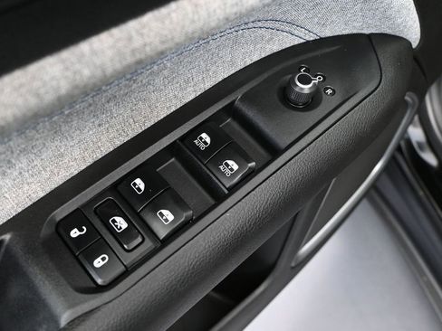 Used 2024 Jeep Compass Latitude w/ Convenience Group AWD/4WD image 21