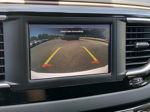 Used 2024 Chrysler Voyager LX FWD image 21