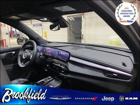 Used 2025 Buick Enclave Preferred image 31