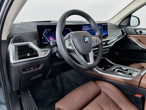 Used 2026 BMW X7 xDrive40i w/ Premium Package AWD/4WD image 9
