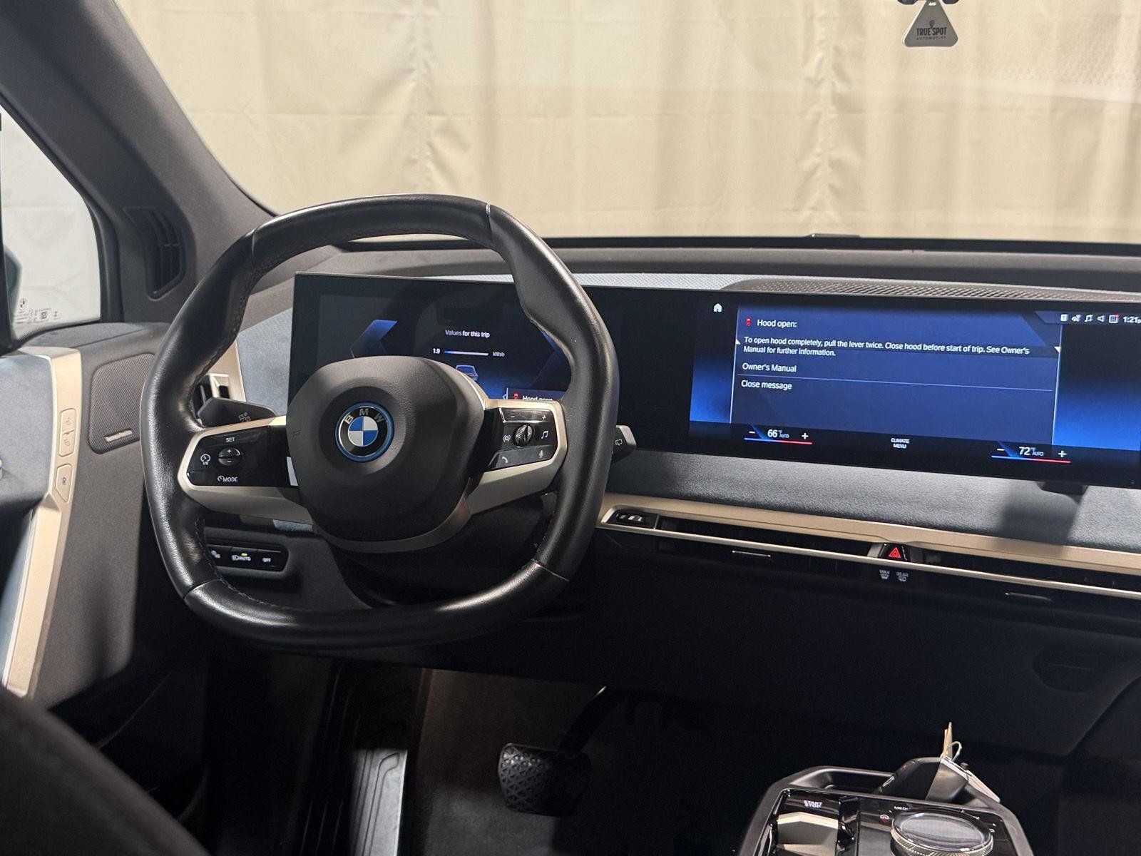 Used 2022 BMW iX xDrive50 w/ Convenience Package AWD/4WD image 3