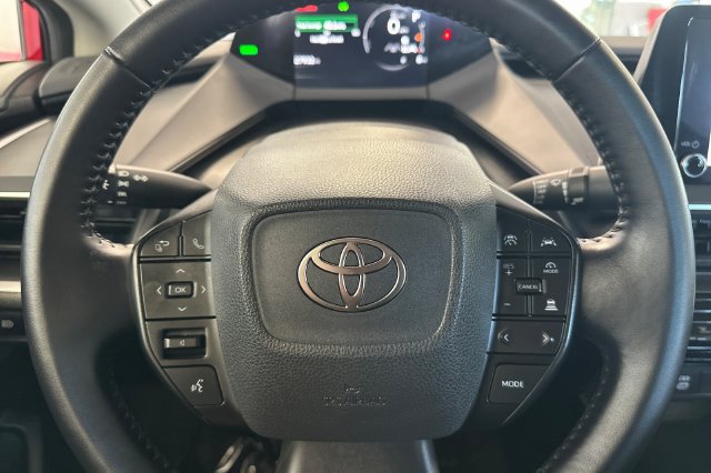 Certified 2025 Toyota Prius LE FWD image 28