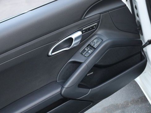 Used 2024 Porsche 718 Boxster S RWD image 23