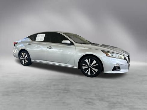 Used 2020 Nissan Altima 2.5 SL FWD image 2