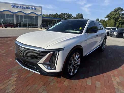 Used 2024 Cadillac Lyriq Luxury RWD image 1