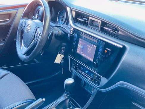 Used 2017 Toyota Corolla SE w/ Carpet Mat Package (TMS) FWD image 25