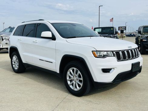 Used 2021 Jeep Grand Cherokee Laredo X image 2