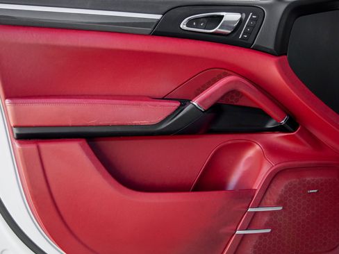 Certified 2018 Porsche Cayenne Turbo image 19